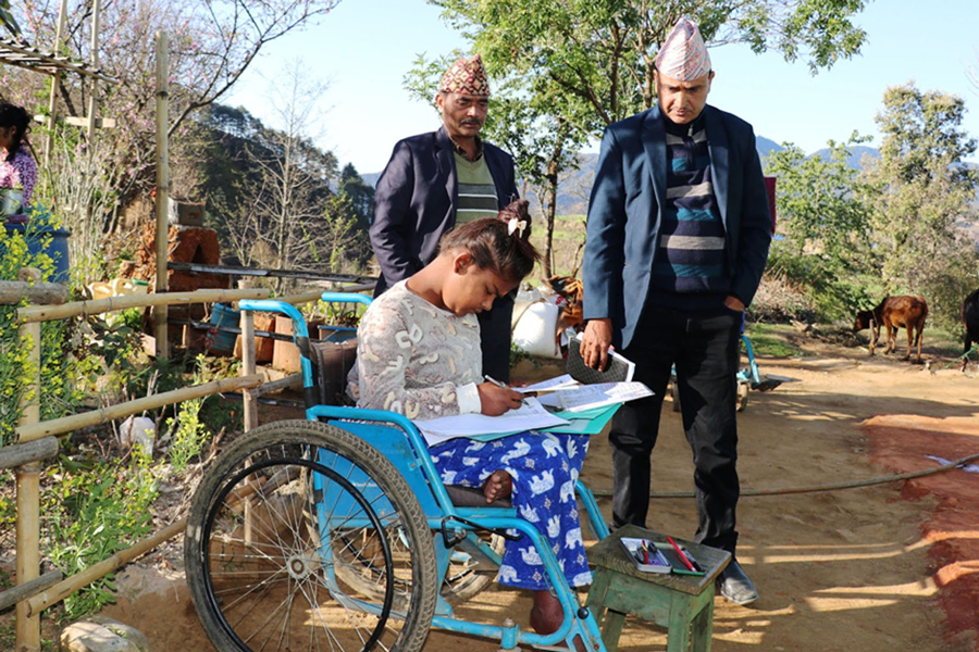 घरमै एसइई परीक्षा दिँदै