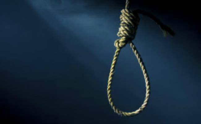 Three members of a family commit suicide