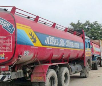 वीरगञ्ज नाकाबाट तीन महिनामा ३८ अर्बको पेट्रोलियम पदार्थ आयात