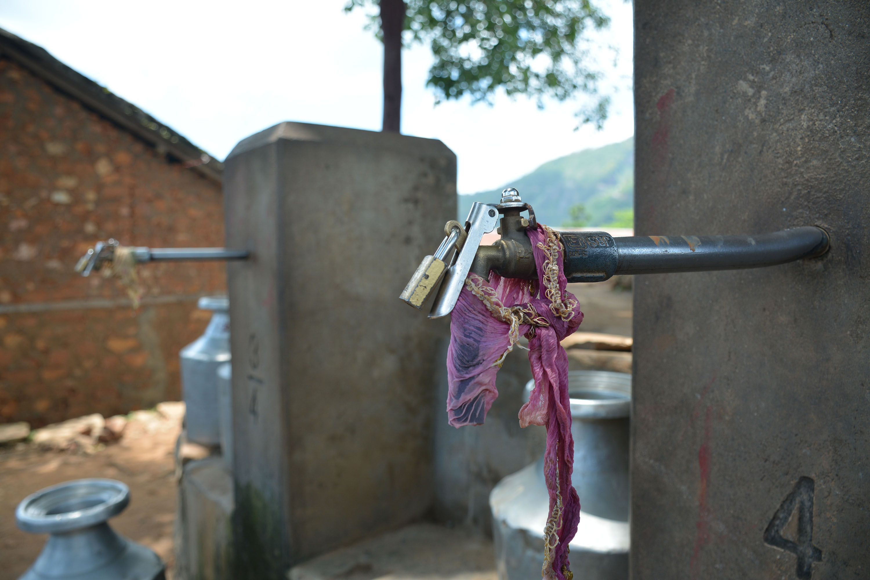 खानेपानीको समस्याले धारामा ताल्चा !