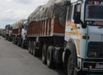 भारत लैजादै गरिएका १७ ट्रक चिया नाकामा रोकिए