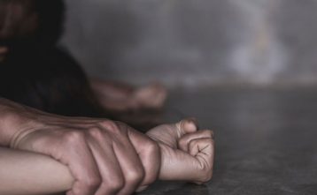 पर्सामा बन्धक बनाएर एक महिलामाथि सामूहिक बलात्कार