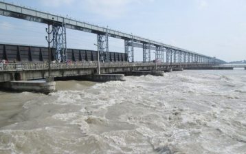 सप्तकोशीमा पानीको बहाव झन बढ्दो, ५६ वटै ढोका खोलिए