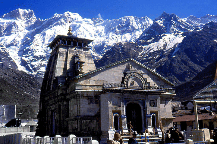 अमरनाथ यात्रामा रहेका तीर्थयात्रीहरू बाटैबाट घर फर्किदै