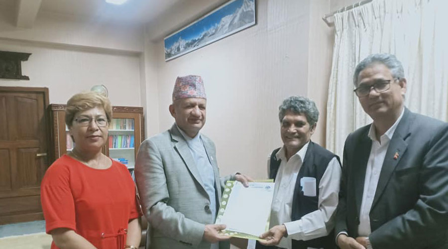 पुष्पलाल मित्रता केन्द्रले बुझायो परराष्ट्रमत्रीलाई कर्णाली सम्बन्धी ज्ञापनपत्र