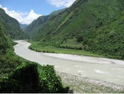 सुनकोशी नदीमा कार खस्यो, विस्तृत विवरण आउन बाँकी