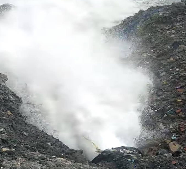 सुन्दरीजलको पानीद्धारा सफाई गरिँदै मेलाम्चीको पाईप