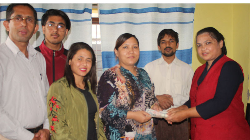सम्पादक शर्माद्धारा प्रेस काउन्सिलको पुरस्कार सोलिडारिटी ट्रष्टलाई हस्तान्तरण