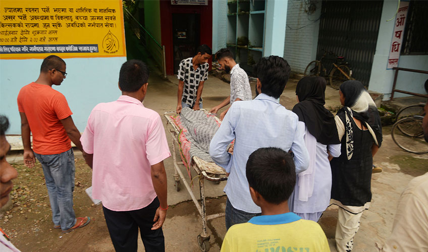 विद्यालय जाँदै गरेकी युवतीमाथि तेजाव प्रहार, अवस्था गम्भीर