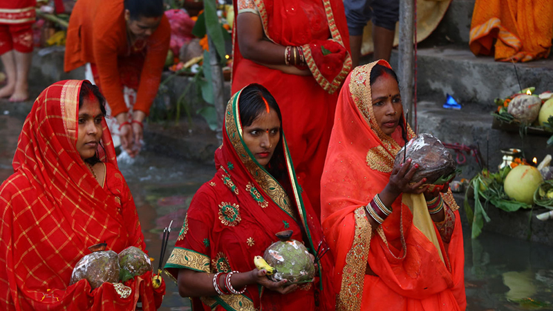 उदाउँदो सूर्यलाई अघ्र्य दिई छठ पर्वको समापन