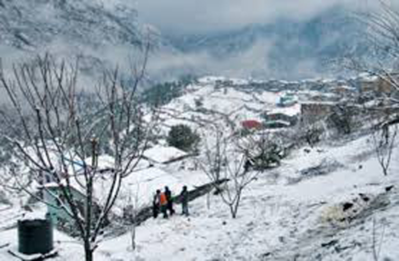 बाजुरामा हिमपात शुरु, चिसोका कारण जनजीवन प्रभावित