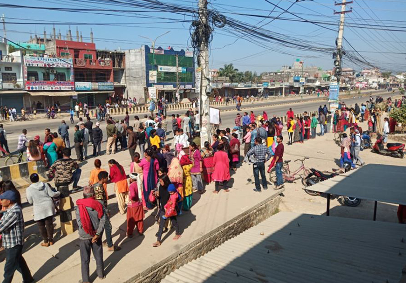 दुर्घटनामा बालिकाको मृत्यु भएपछि कोहलपुर तनावग्रस्त , प्रदर्शनकारी र प्रहरीबीच झडप