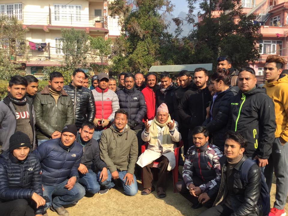 नेपाली काँग्रेसका विद्यार्थी नेता पुगे नेताको घरसम्म