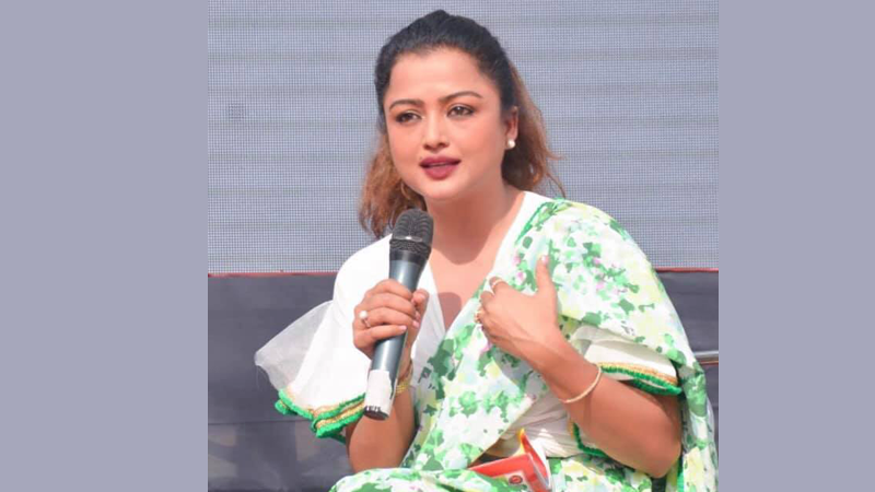 नायिका रेखा प्रश्न गर्छिन्–’जन्मदेखि मृत्युसम्म छोरीको नामथर किन उहि हुन सक्तैन ?’