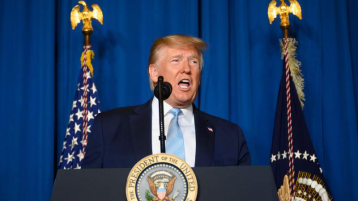 Trump signs order on police reform, doesn’t mention racism