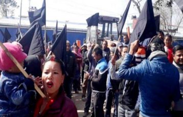 चीनबाट फर्काइएकालाई खरिपाटीमा राख्ने निर्णयविरुद्ध स्थानीयवासी आन्दोलित