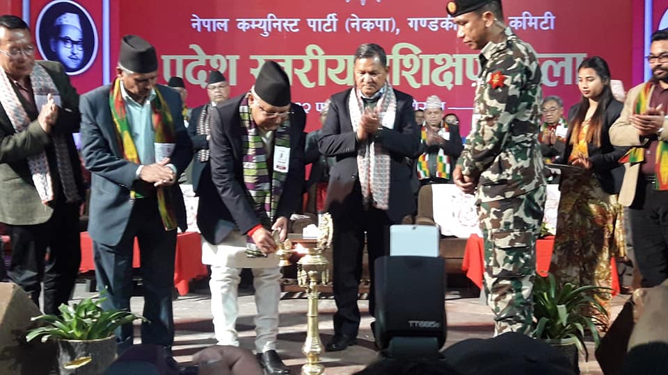 पोखरामा प्रधानमन्त्रीलाई कालो झण्डा, चारजना पक्राउ