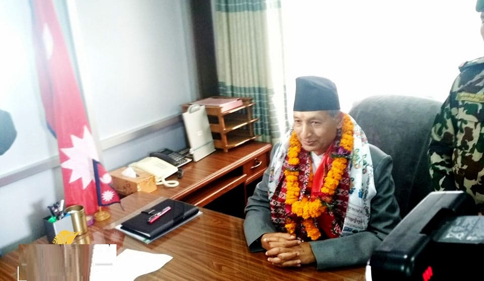 पदभार ग्रहण गरे अर्थमन्त्री खतिवडाले