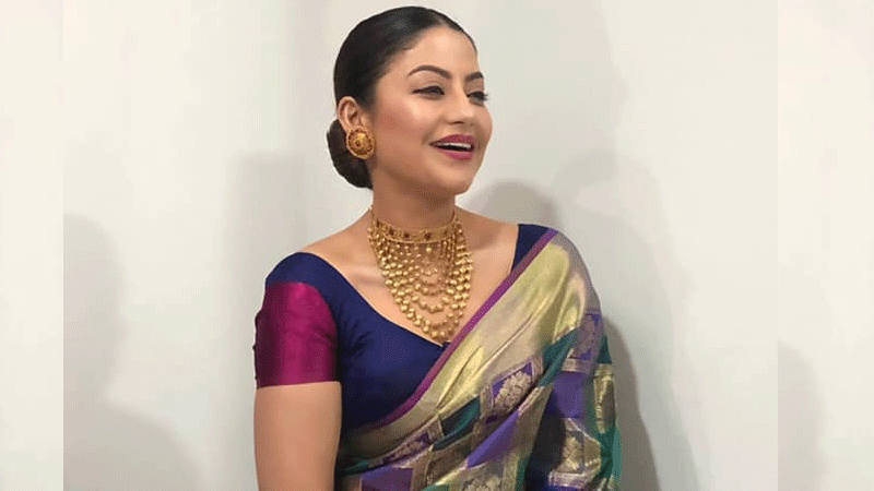 साडीमा सुन्दर देखिएकी नायिका स्वेता भन्छिन्–चुनौतीहरुले नै जिन्दगीलाई रोमान्चक बनाउछ