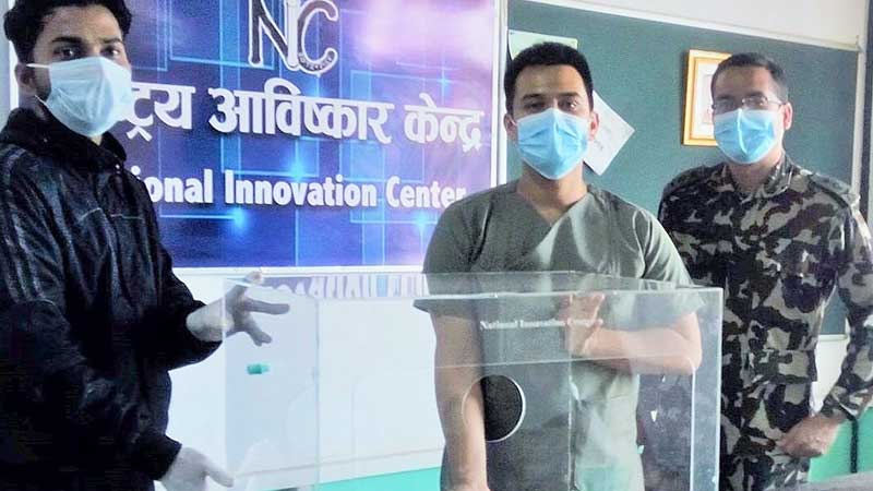 कोरोनाका सिकिस्त बिरामीहरुको उपचारको लागी राष्ट्रिय आविष्कार केन्द्रले बनायो यस्तो उपकरण कोरोनाका सिकिस्त बिरामीहरुको उपचारको लागी राष्ट्रिय आविष्कार केन्द्रले बनायो यस्तो उपकरण