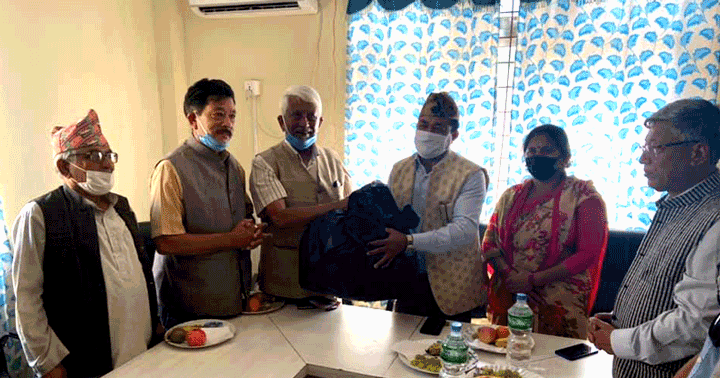 नेपाली कांग्रेस नुवाकोट र यशोदादेबी भगवानसिंह केसी मेमोरियल ट्रष्टद्वारा स्वास्थ्य सामाग्री वितरण