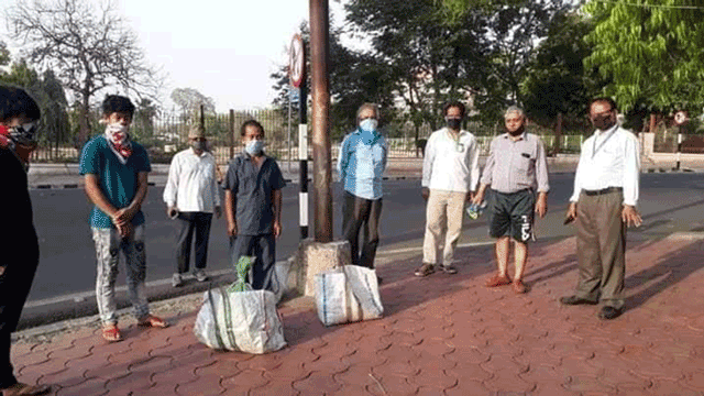 समस्यामा परेका नेपालीहरुको साथी बन्दै नेपाली जनसम्पर्क समिति भारत