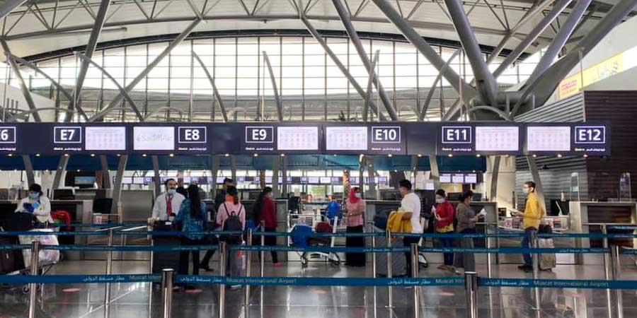 कोरोना संक्रमण नभएको प्रमाणपत्र बोकेर ओमानबाट फर्किए नेपाली कामदार