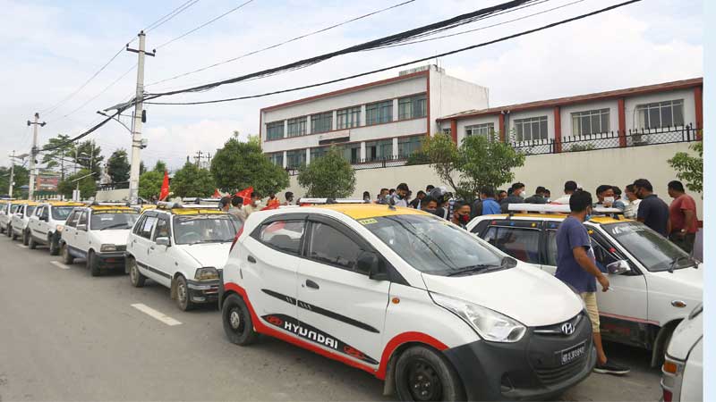 अब ट्याक्सी चढ्नासाथ ६० रुपैयाँ भाडा तिनुपर्ने (सूचनासहित)
