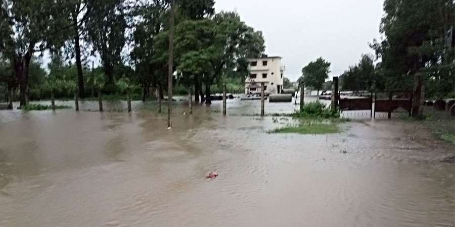 बाढीबाट घरखेत गुमाएका परिवारलाई ज्यान जोगाउन मुस्किल