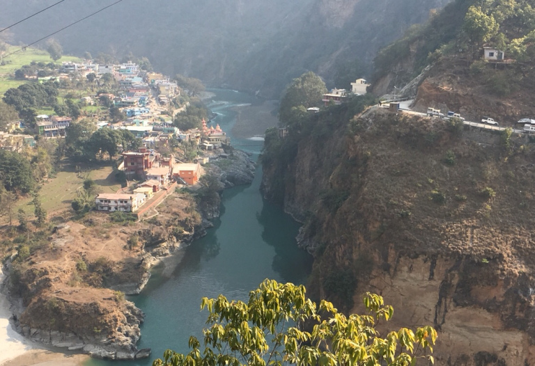भारतसँग सीमा जोडिएको बैतडीको झुलाघाट नाका तिन दिनका लागि खुल्यो