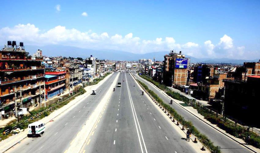 कोरोना संक्रमित बढ्न थालेपछि कलंकी क्षेत्रमा स्थानीयले नै बन्द गरे पसल