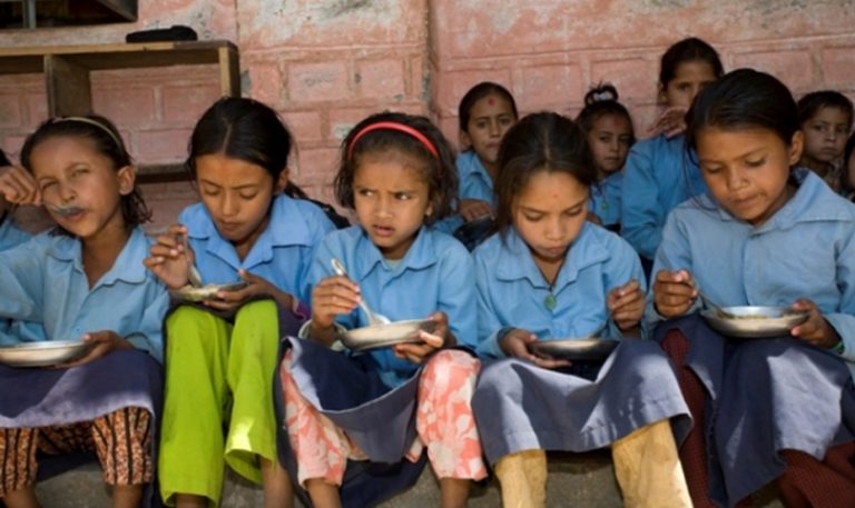 पोषण र सिकाई उपलब्धिको लागि बालबालिकाको घरघरमा दिवा खाजा