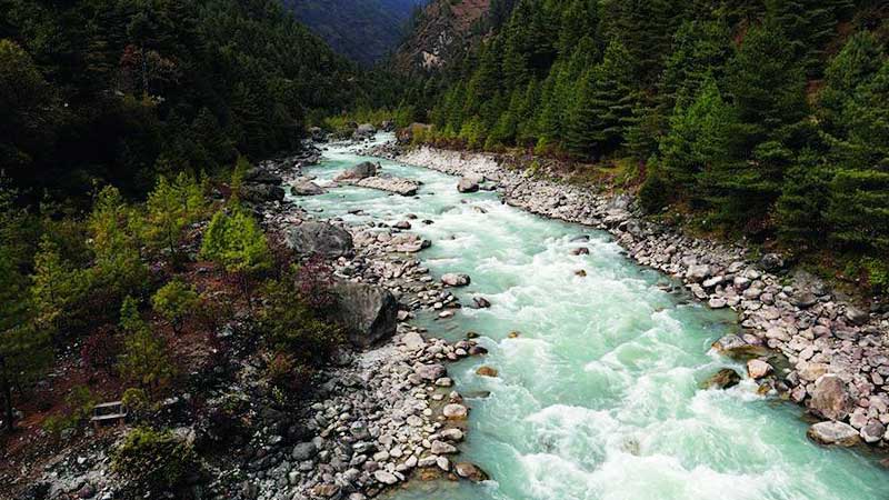 श्रीमतीसँगै कमेरो खन्न गएका घिमीरे दुधकोशीमा बेपत्ता