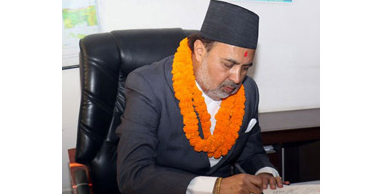 उद्योग, वाणिज्य तथा आपूर्ति राज्यमन्त्री दुगडकै उद्योग गैरकानुनी