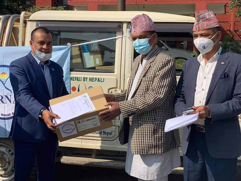 एनआरएनएद्धारा १ करोड २० लाखको स्वास्थ्य सामग्री हस्तान्तरण
