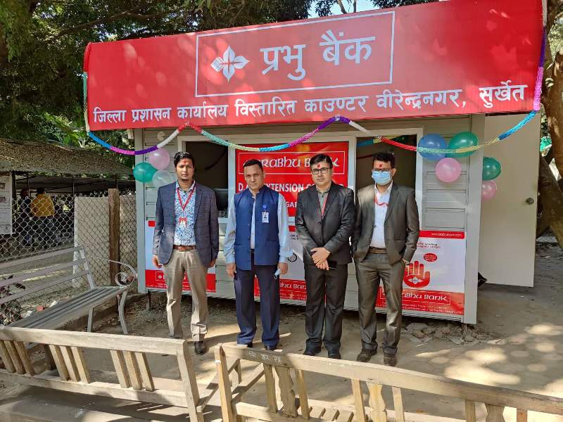 जिल्ला प्रशासन कार्यलय सुर्खेतमा प्रभु बैंकले एक्स्टेन्सन काउण्टर सञ्चालनमा ल्यायो