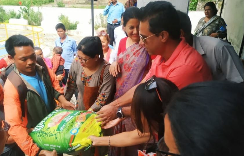 शुभकालिका गाउँपलिकाद्वारा बाढीपीडितलाई खाद्यान्न सहयोग