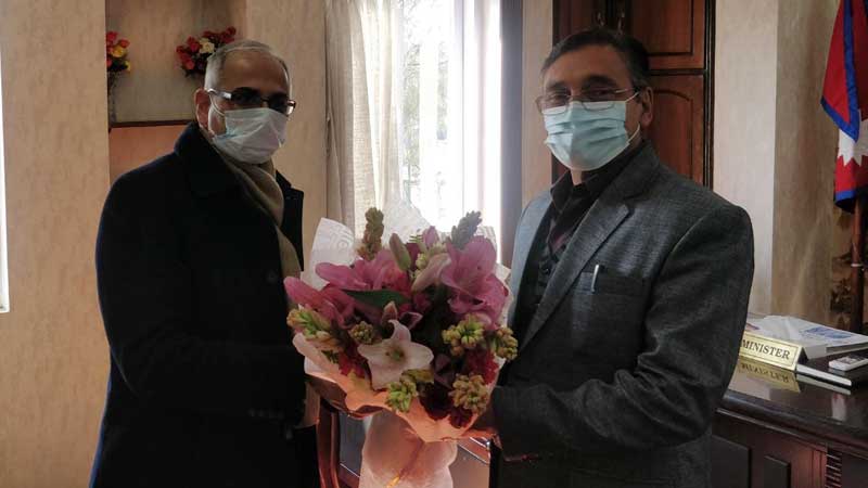 भारतीय राजदूत क्वात्राले भेटे उर्जामन्त्री रायमाझीलाई