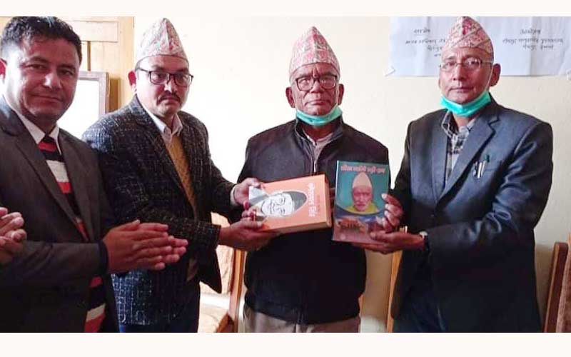 शान्ति समाजद्धारा टिकापुर सामुदायिक पुस्तकालयलाई चारसय थान पुस्तक हस्तान्तरण