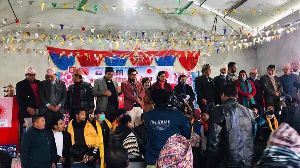 ओली खेमाको गल्याङ भेलामा कांग्रेसबाट १३ जना प्रवेश