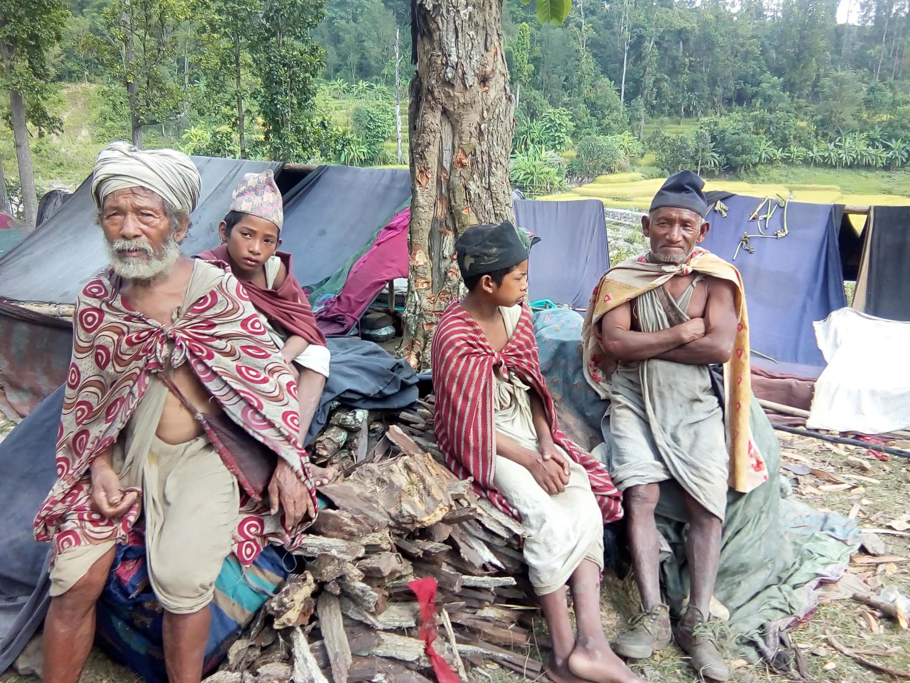 बिलिभर्स समुदायद्वारा राउटे परिवारलाई कम्बल वितरण गर्दै