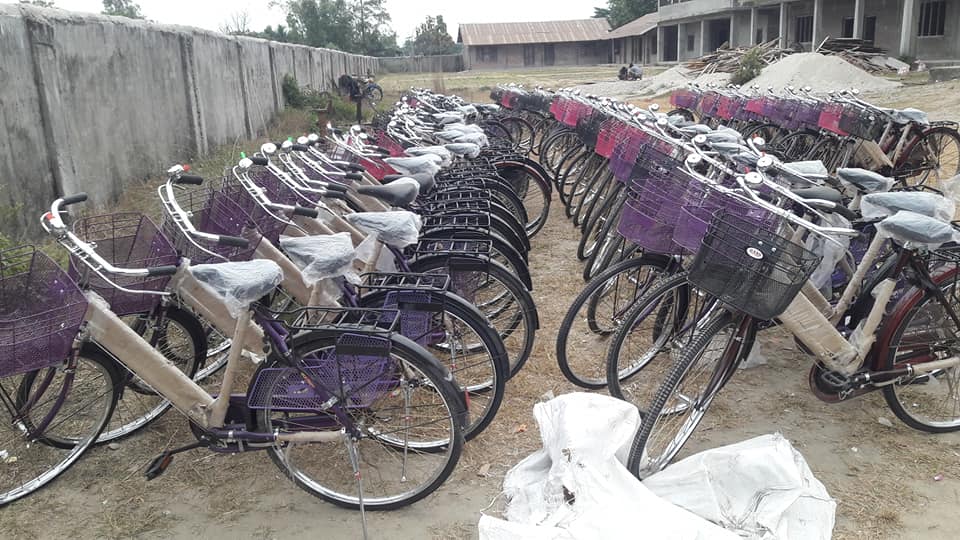 लहानमा उच्च शिक्षामा अध्ययनरत २१ विद्यार्थीलाई साइकल वितरण