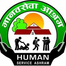 मानव सेवामा आश्रितहरुको केश सुधार गर्दै सौन्दर्यकर्मी