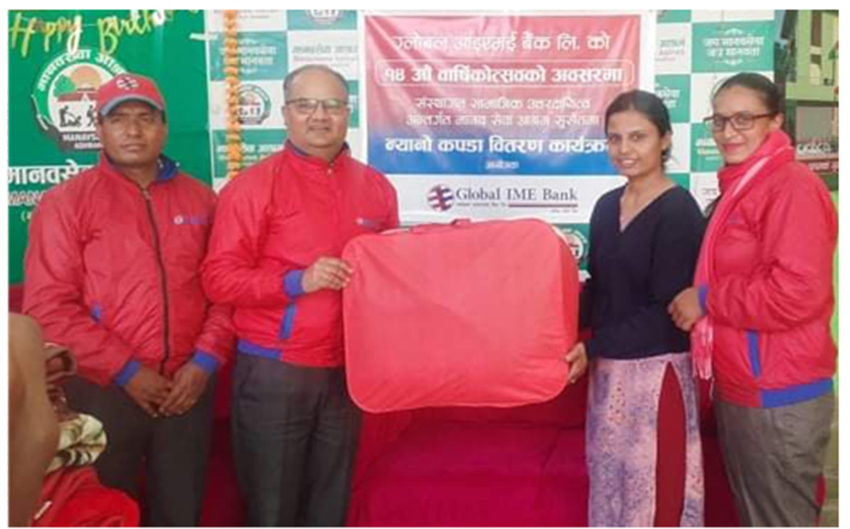 ग्लोबल आइएमई बैंकद्वारा जाडोमा न्यानो कपडा वितरण