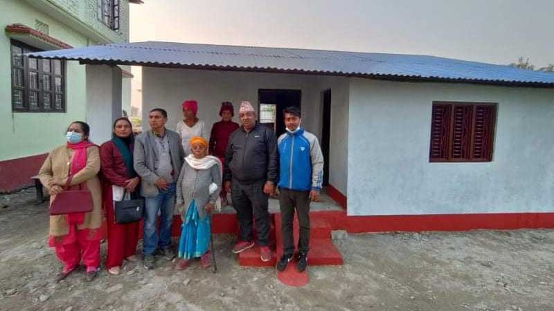 वडाअध्यक्षसहितका जनप्रतिनिधिले बनाइदिए धनमायालाई पक्की घर