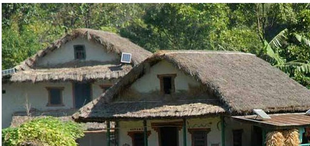 पालिकाद्धारा खरको छाना विस्थापित गर्ने कार्यक्रम