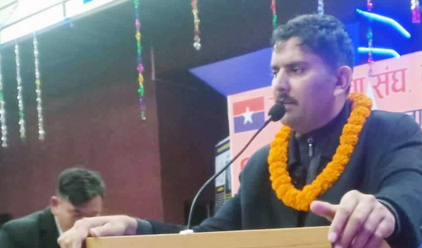 प्रचण्डलाई रमेश पौडेलको प्रश्न : न्यायालय र निर्वाचन आयोगमाथि आरोप लगाउँदा दुनियाँले के भन्छ ?
