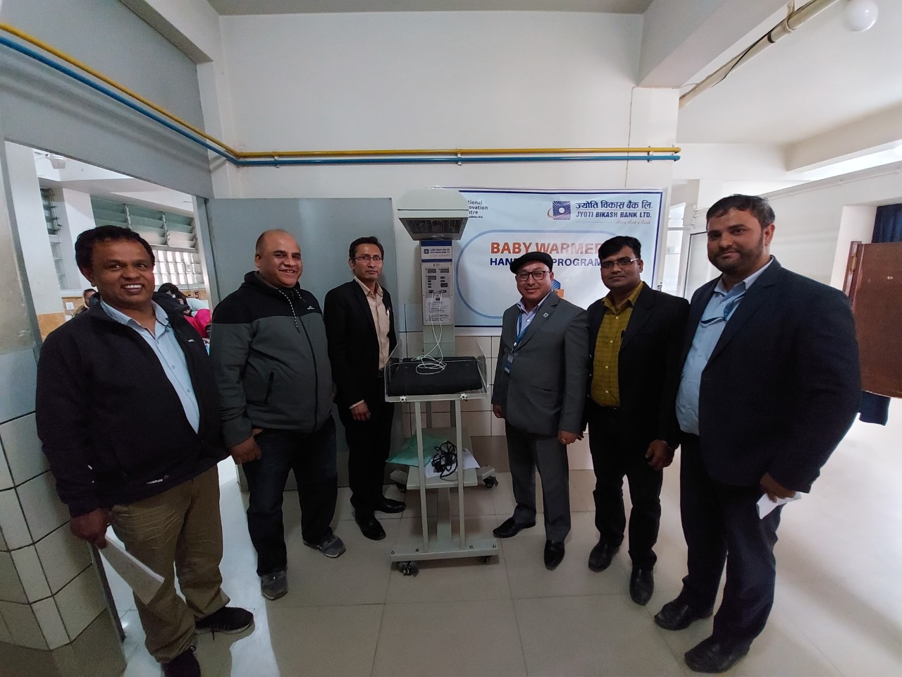 ज्योति विकास बैंकद्वारा ३ स्वास्थ्य संस्थालाई बेबी वार्मर प्रदान