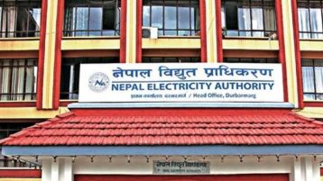 विद्युत् प्राधिकरण उद्योगीहरुको लाइन नकाट्ने