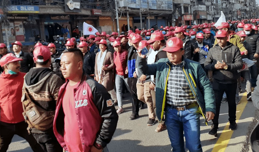 नेकपाको केपी ओली समूहले आज नारायणहिटी अगाडि बृहद् जनसभा गर्दै